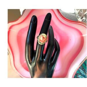 Vintage Victorian Pink Rose Cameo Signet ring, in Silver tone, Unmarked